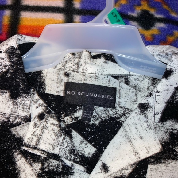 Thin Xl Short sleeve button down - Picture 4 of 4